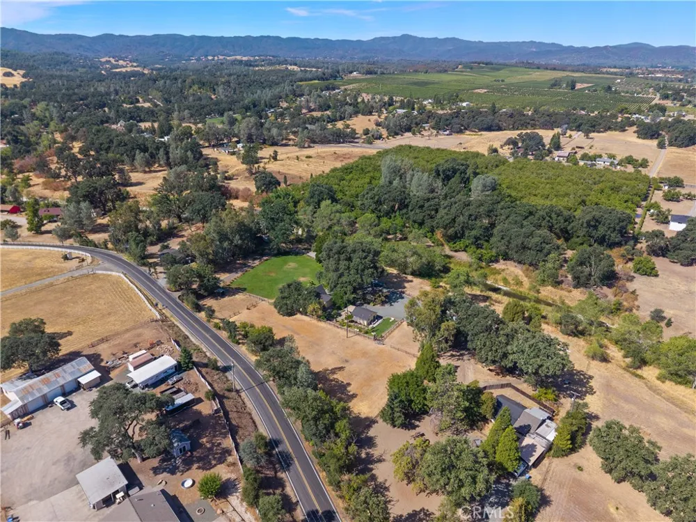 6733 Live Oak Drive Kelseyville, CA 95451