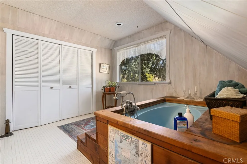 6733 Live Oak Drive Kelseyville, CA 95451