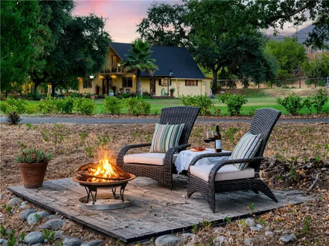 6733 Live Oak Drive