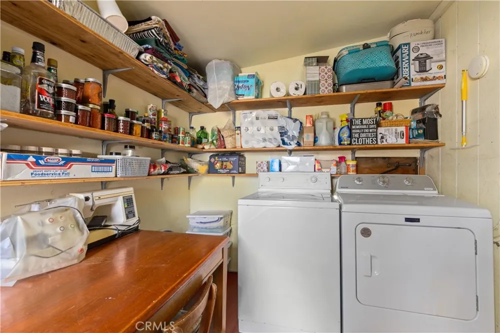 6733 Live Oak Drive Kelseyville, CA 95451