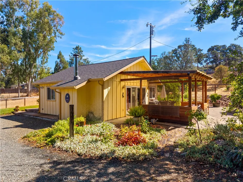 6733 Live Oak Drive Kelseyville, CA 95451