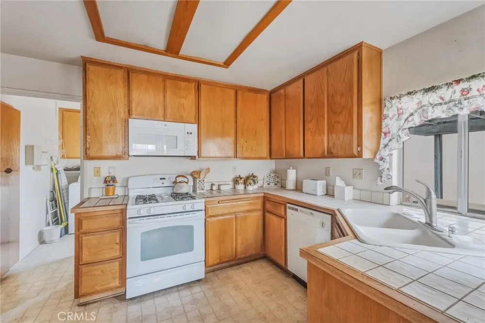 12980 Autumnwood Victorville, CA 92395