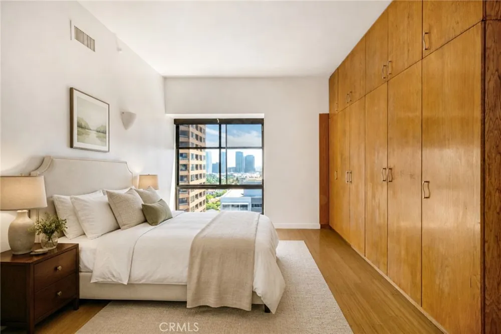10445 Wilshire #1606 Los Angeles, CA 90024