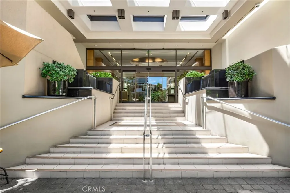 10445 Wilshire #1606 Los Angeles, CA 90024