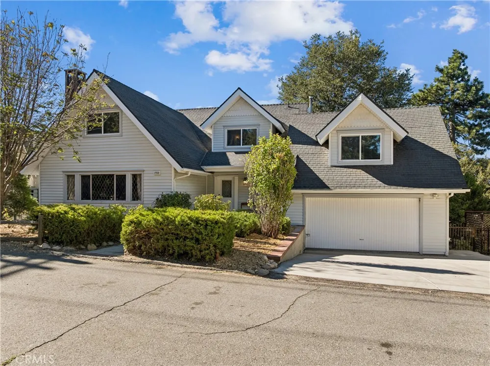 27535 St Bernard Lane Lake Arrowhead, CA 92352