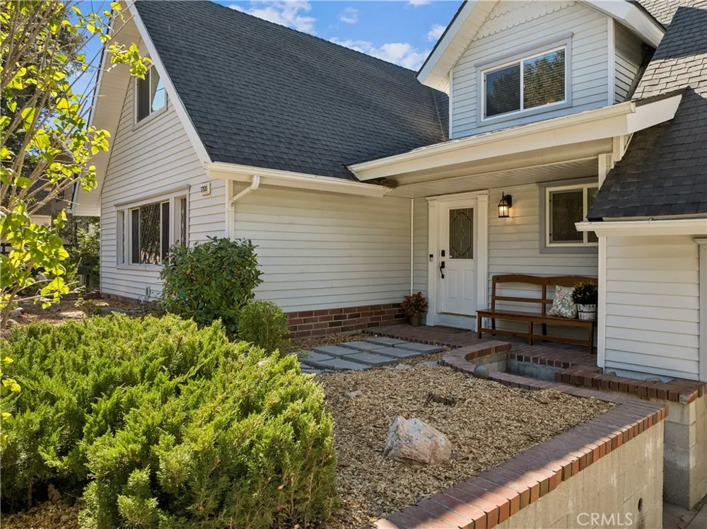 27535 St Bernard Lane Lake Arrowhead, CA 92352
