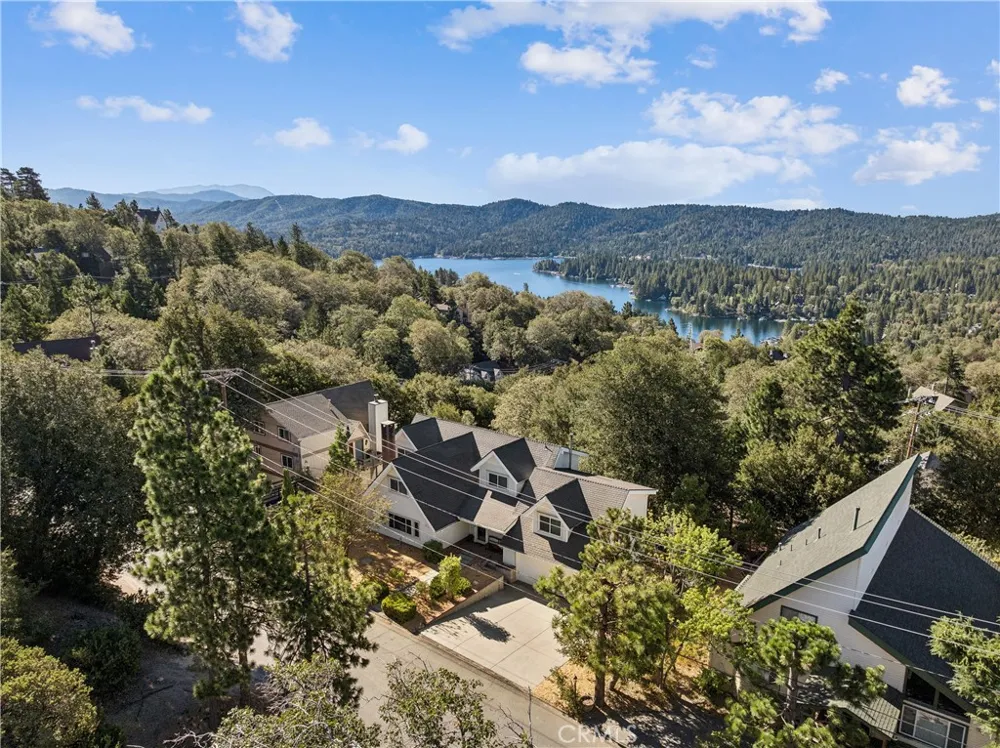 27535 St Bernard Lane Lake Arrowhead, CA 92352