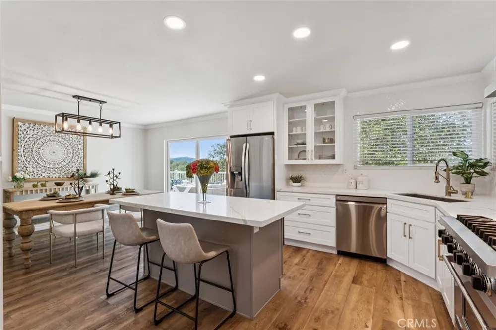 27535 St Bernard Lane Lake Arrowhead, CA 92352