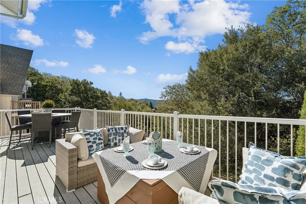 27535 St Bernard Lane Lake Arrowhead, CA 92352