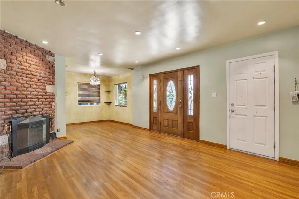 7134 Stansbury Avenue Van Nuys, CA 91405