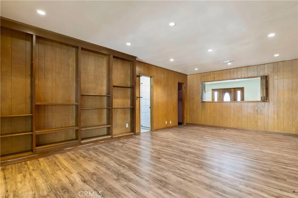 7134 Stansbury Avenue Van Nuys, CA 91405