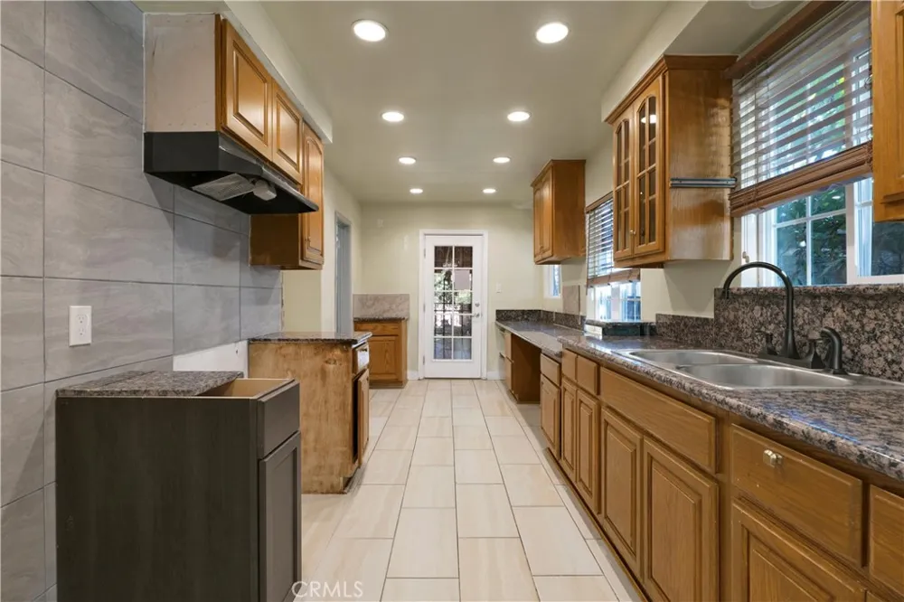 7134 Stansbury Avenue Van Nuys, CA 91405