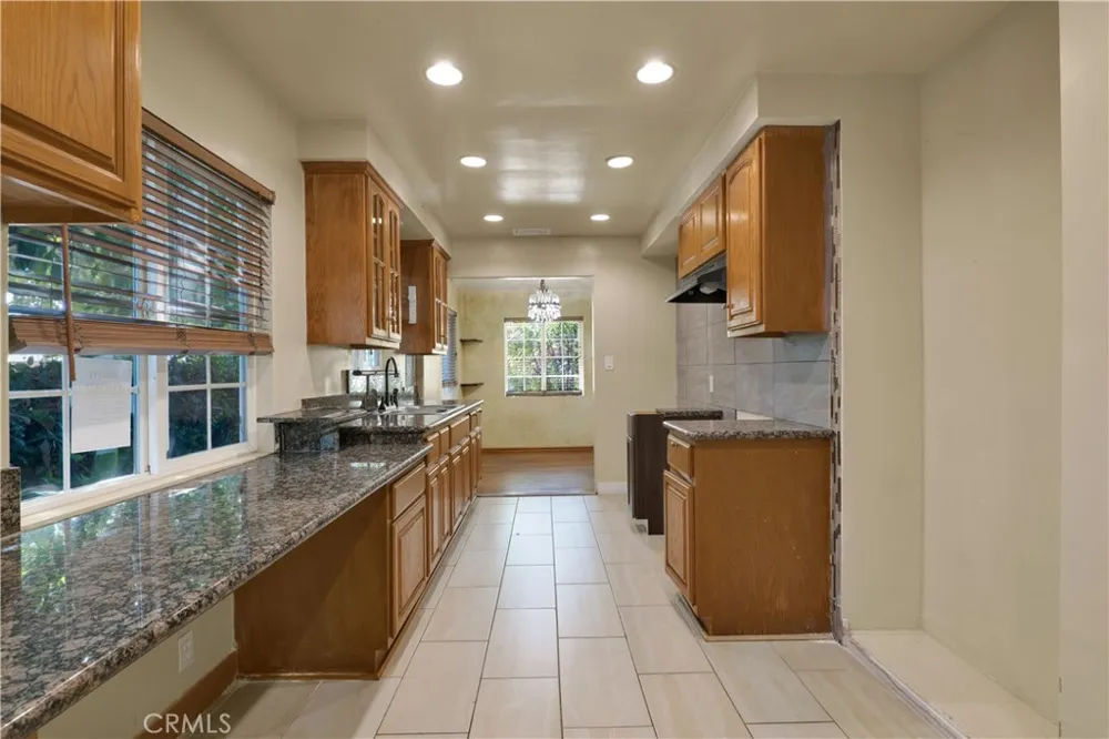 7134 Stansbury Avenue Van Nuys, CA 91405
