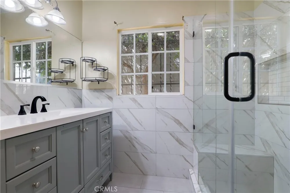 7134 Stansbury Avenue Van Nuys, CA 91405