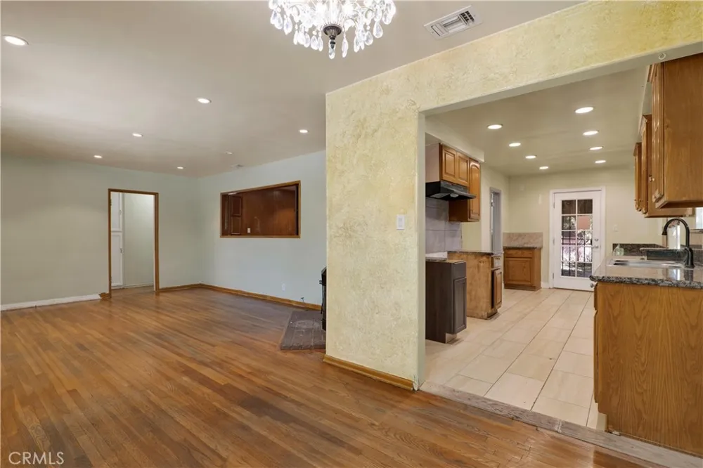 7134 Stansbury Avenue Van Nuys, CA 91405