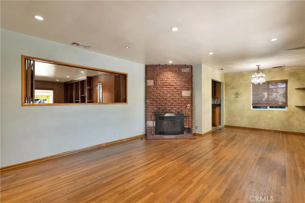 7134 Stansbury Avenue Van Nuys, CA 91405