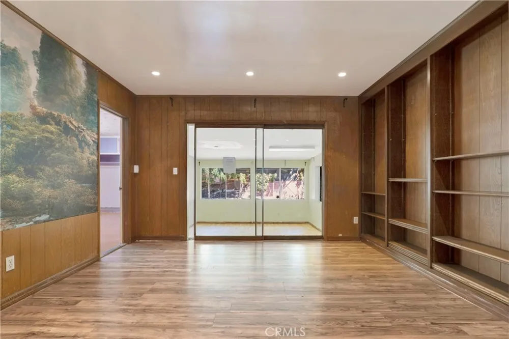 7134 Stansbury Avenue Van Nuys, CA 91405