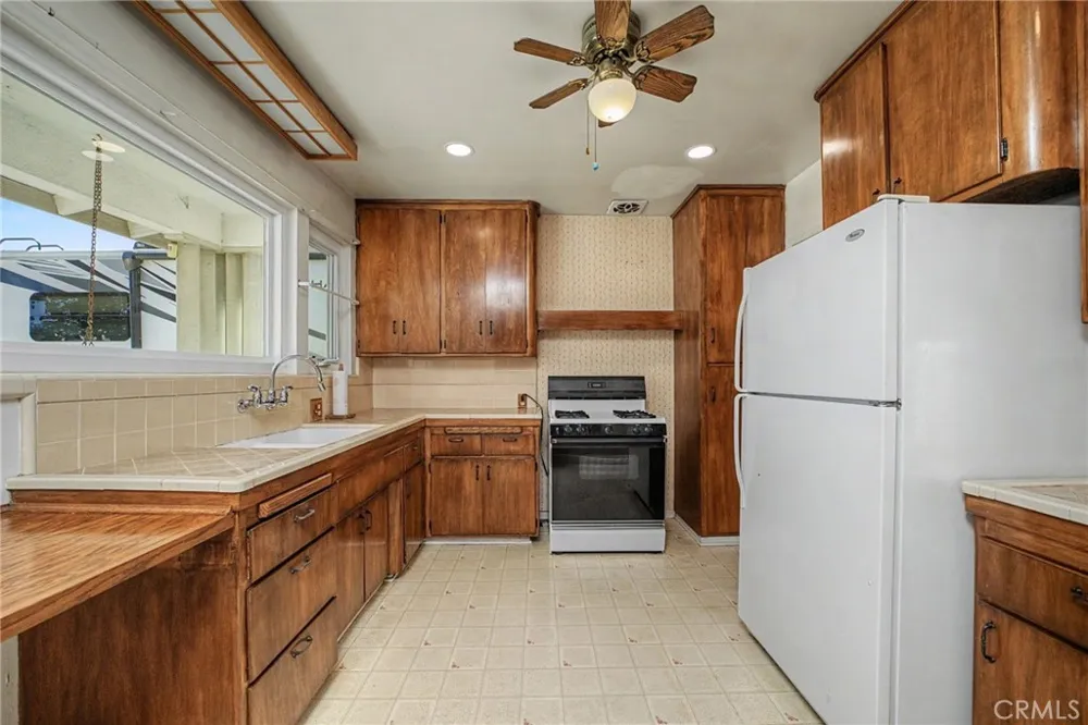 138 Vecino Avenue Glendora, CA 91741