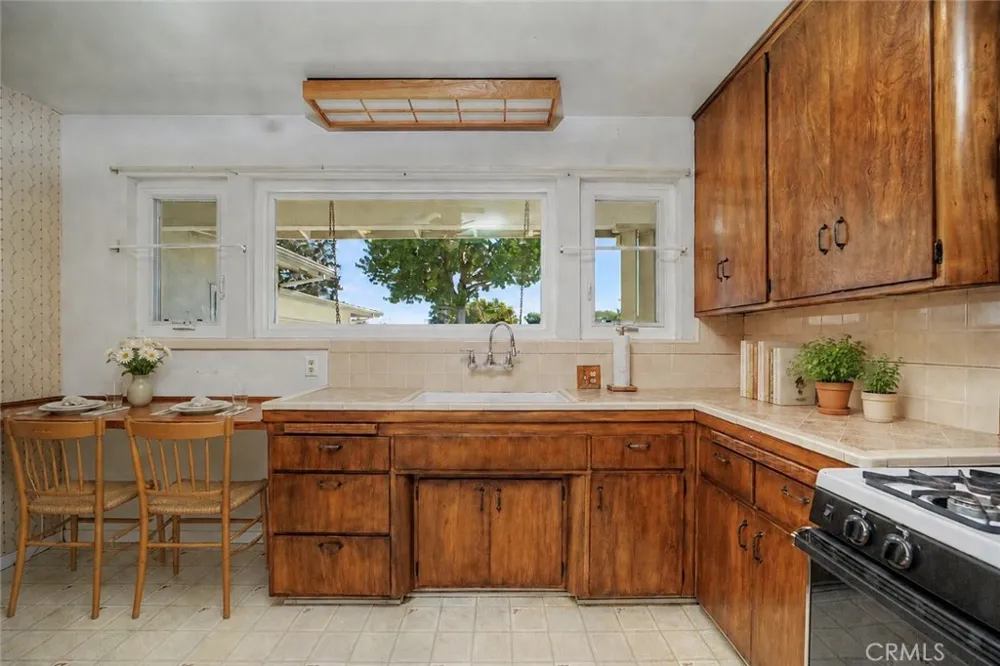 138 Vecino Avenue Glendora, CA 91741