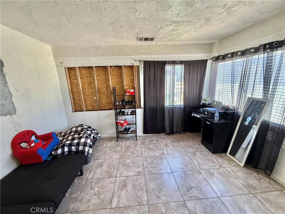 17798 Main Hesperia, CA 92345