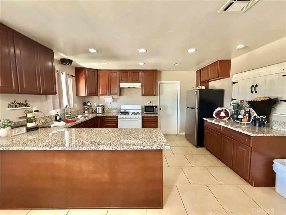 17798 Main Hesperia, CA 92345