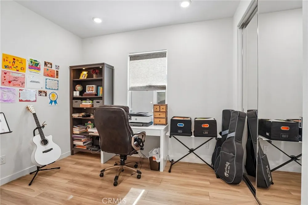 20920 Silvergate Newhall, CA 91321