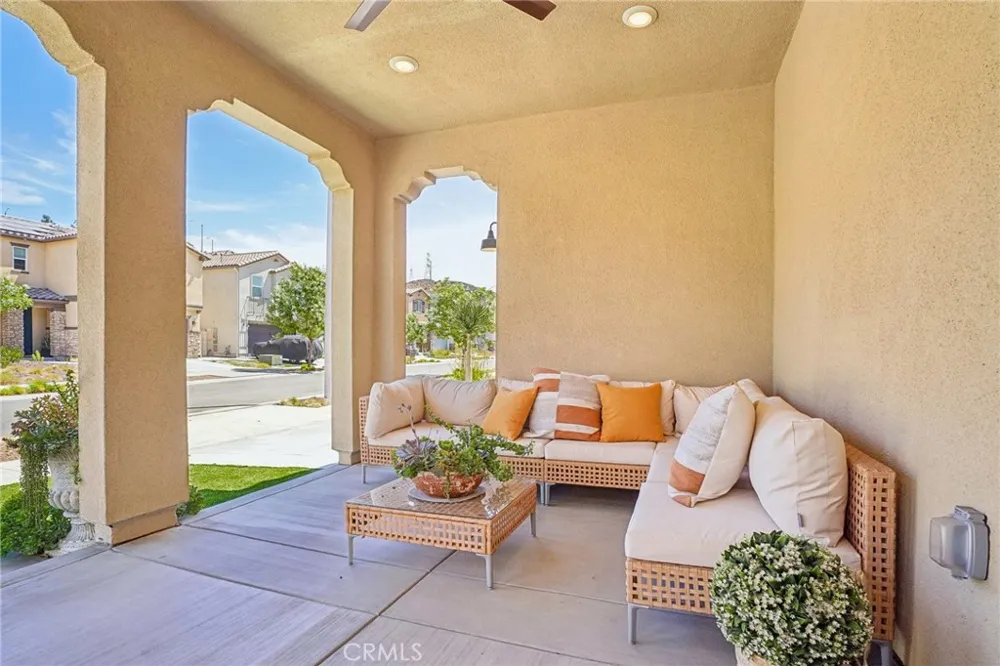 20920 Silvergate Newhall, CA 91321