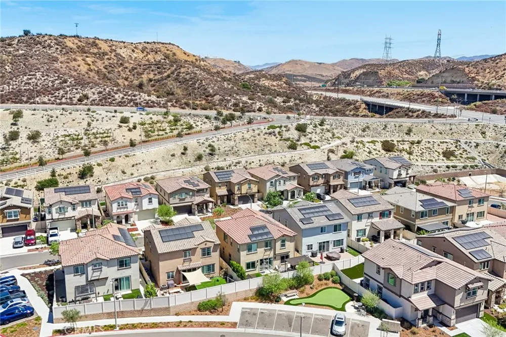 20920 Silvergate Newhall, CA 91321
