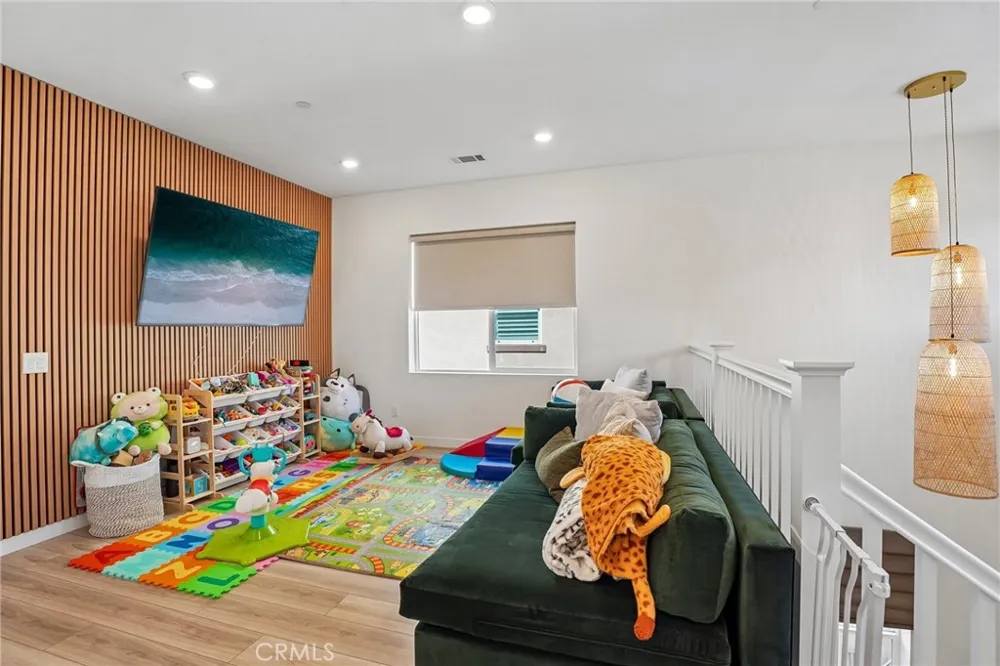 20920 Silvergate Newhall, CA 91321