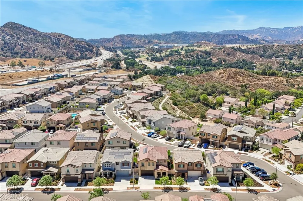 20920 Silvergate Newhall, CA 91321