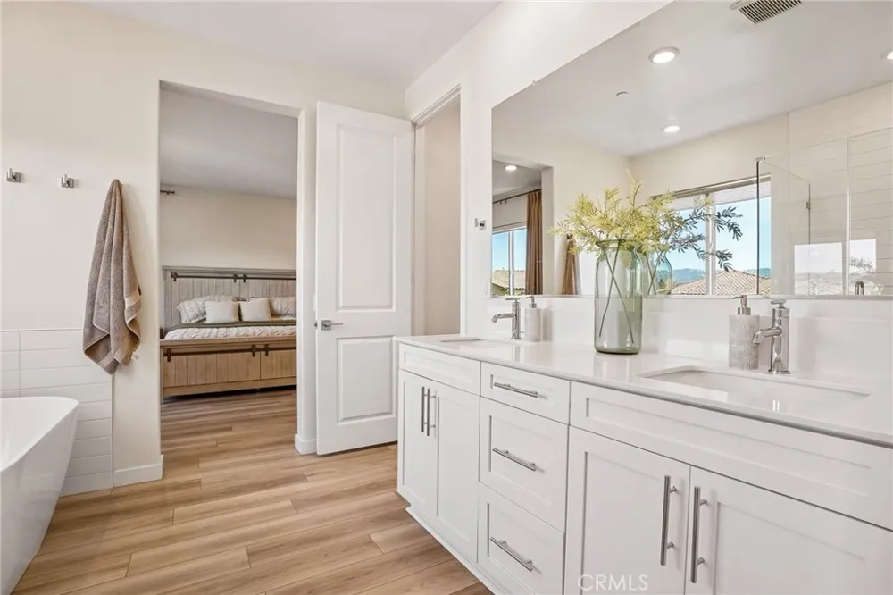 20920 Silvergate Newhall, CA 91321
