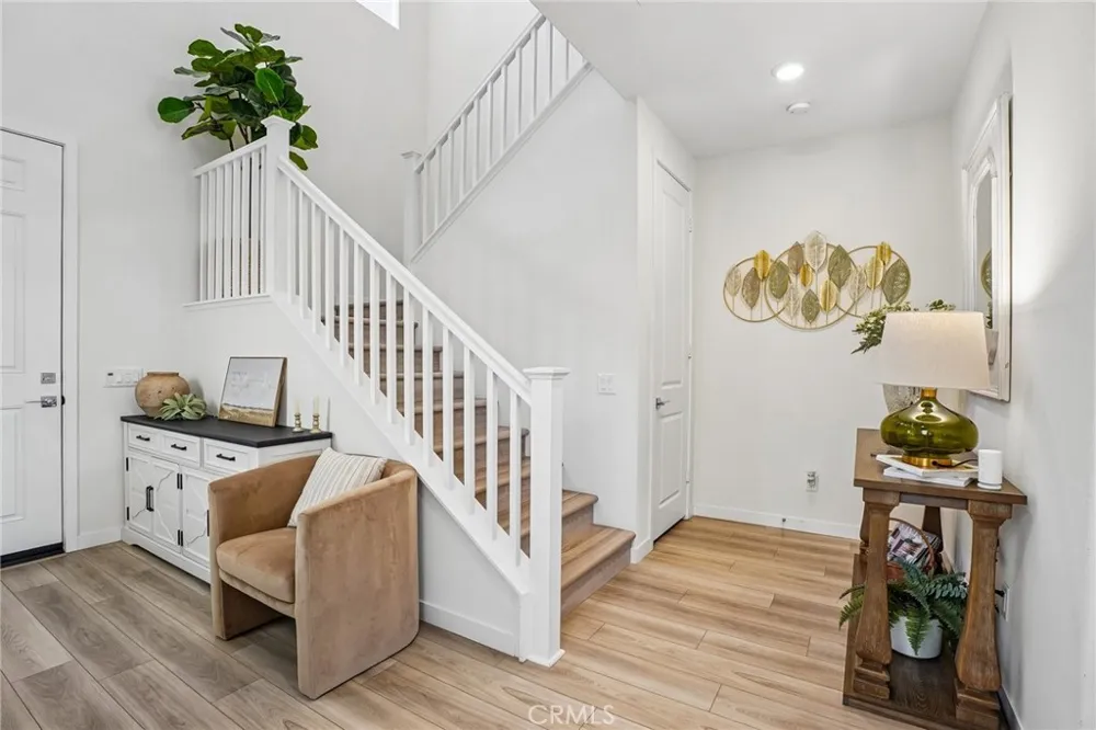 20920 Silvergate Newhall, CA 91321
