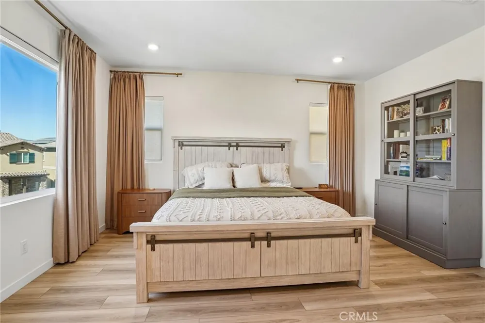 20920 Silvergate Newhall, CA 91321