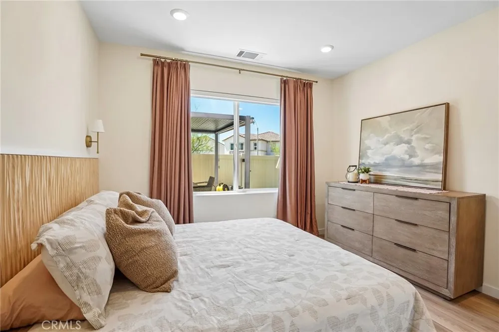20920 Silvergate Newhall, CA 91321