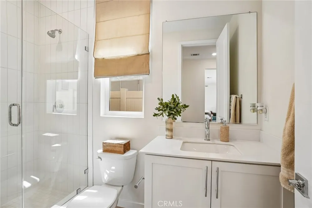 20920 Silvergate Newhall, CA 91321