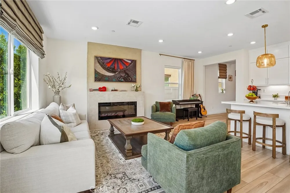 20920 Silvergate Newhall, CA 91321