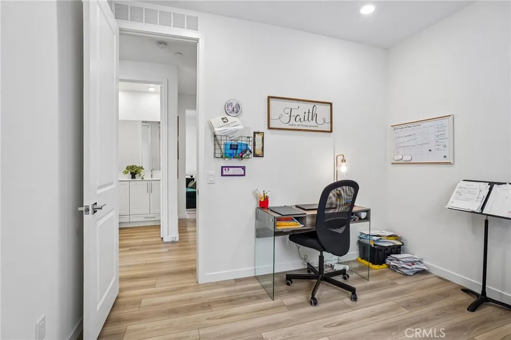 20920 Silvergate Newhall, CA 91321