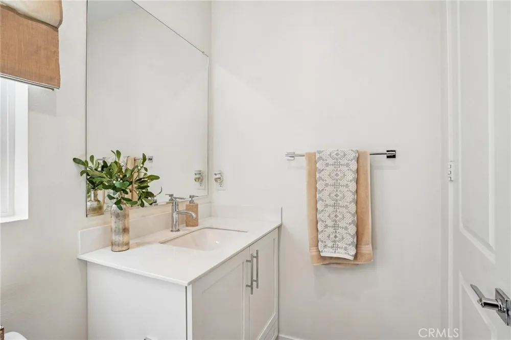 20920 Silvergate Newhall, CA 91321