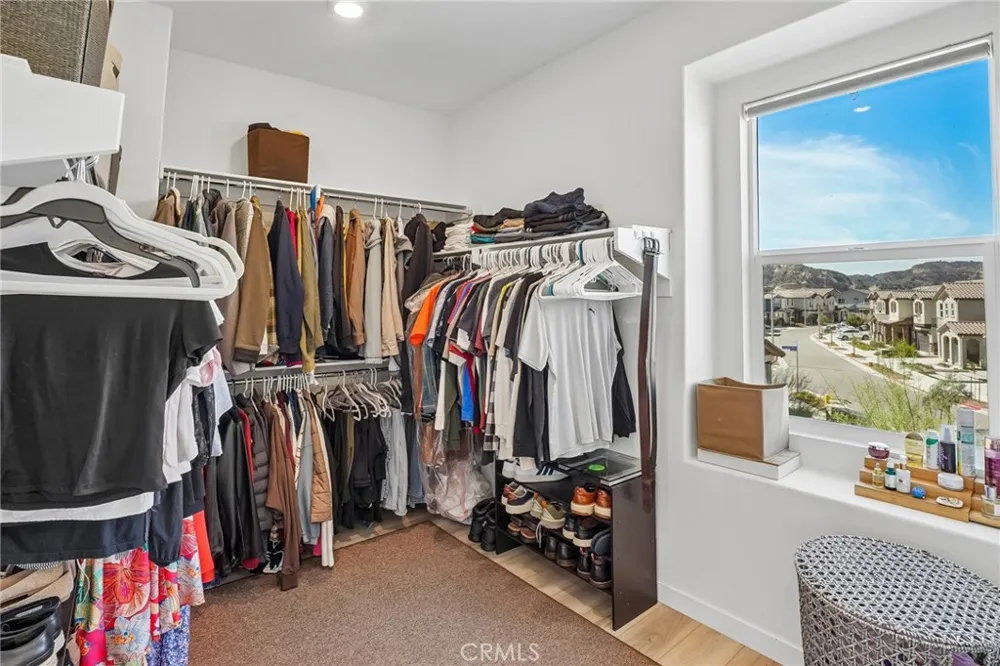 20920 Silvergate Newhall, CA 91321