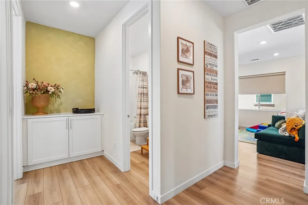20920 Silvergate Newhall, CA 91321