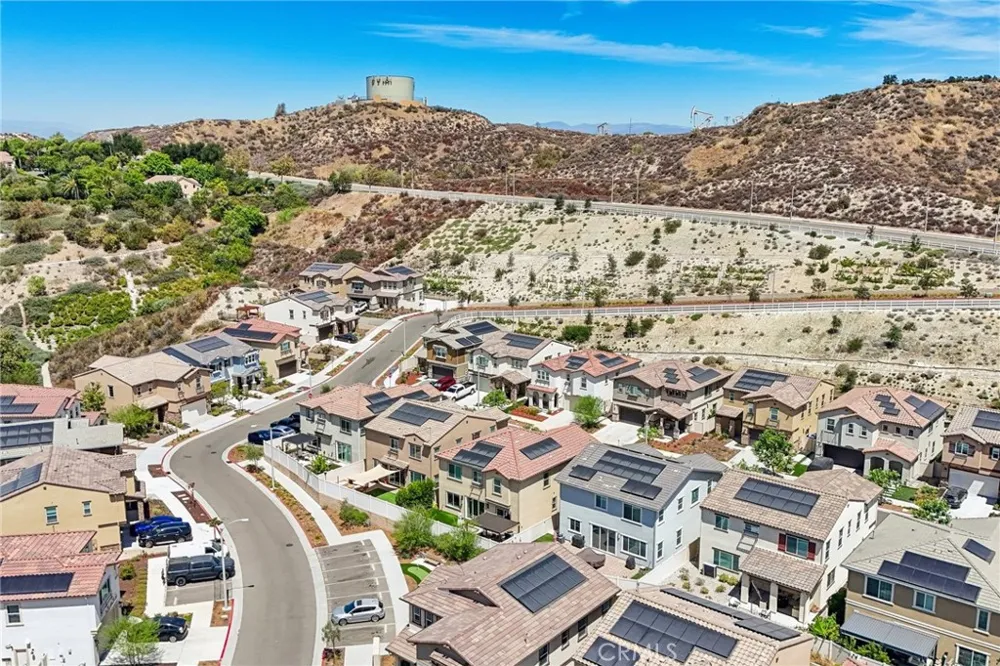 20920 Silvergate Newhall, CA 91321