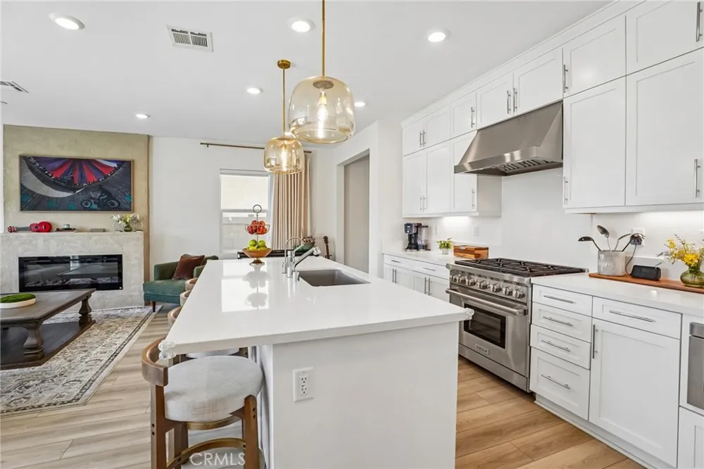 20920 Silvergate Newhall, CA 91321