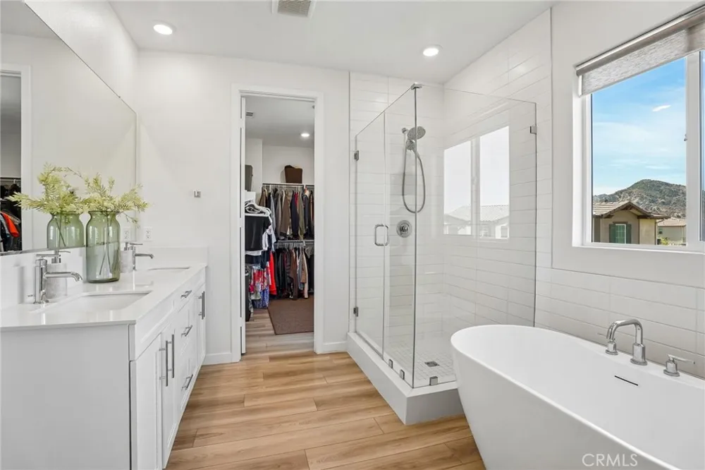 20920 Silvergate Newhall, CA 91321