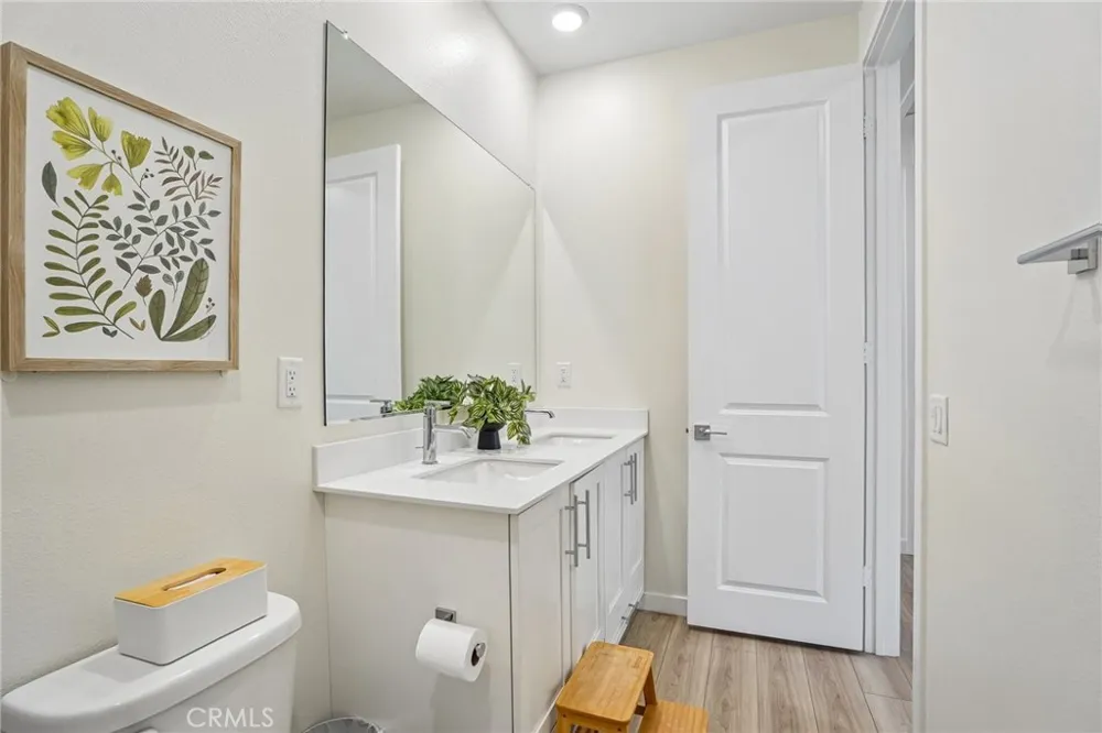 20920 Silvergate Newhall, CA 91321