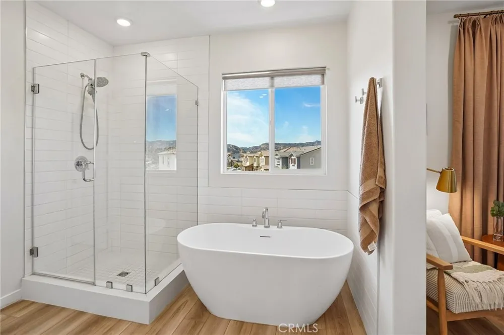 20920 Silvergate Newhall, CA 91321