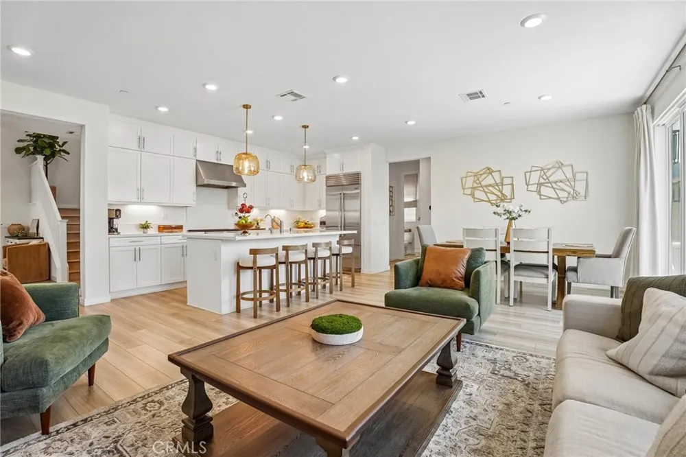 20920 Silvergate Newhall, CA 91321