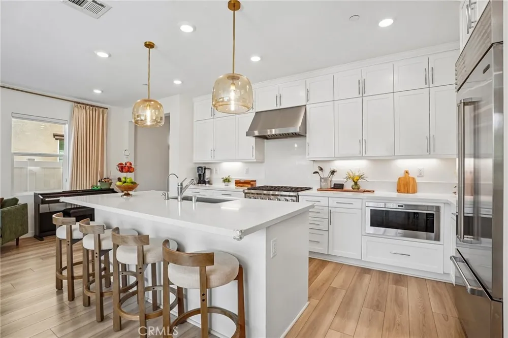 20920 Silvergate Newhall, CA 91321