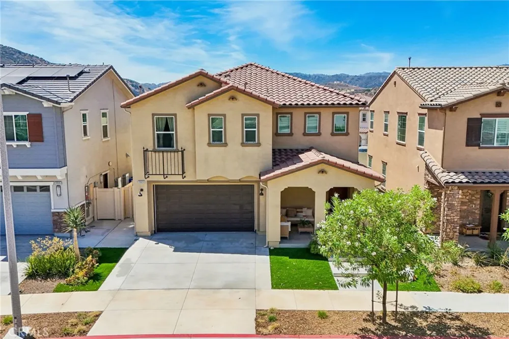 20920 Silvergate Newhall, CA 91321
