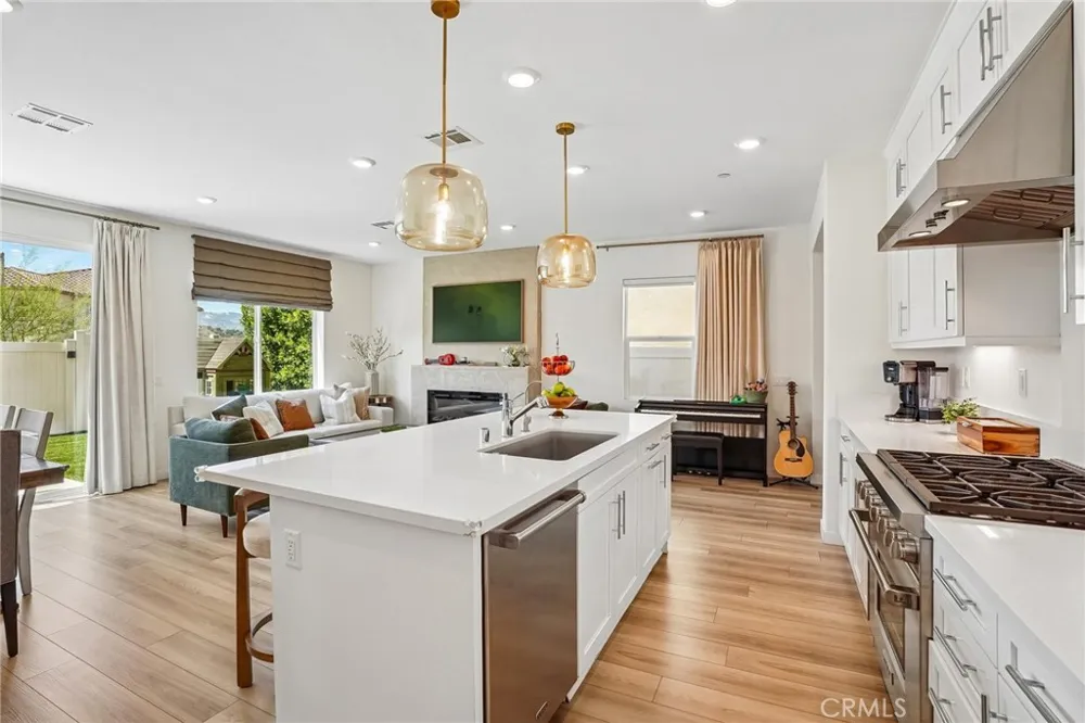 20920 Silvergate Newhall, CA 91321