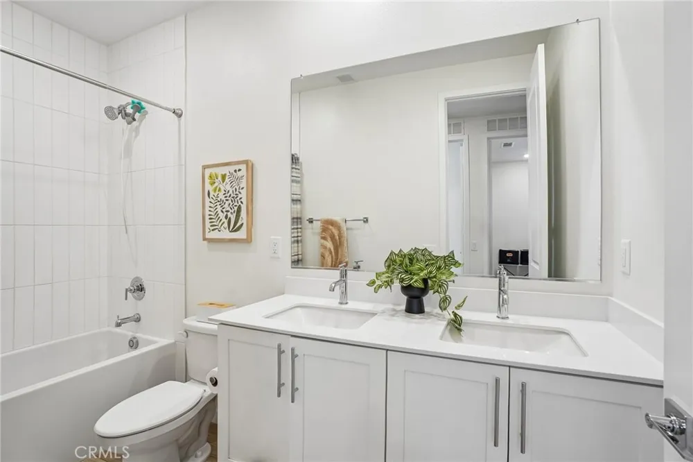 20920 Silvergate Newhall, CA 91321